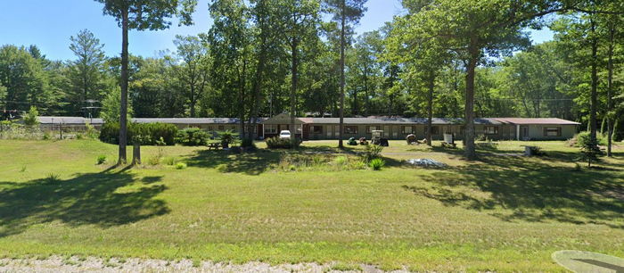 Crescent Motel - 2022 Street View (newer photo)